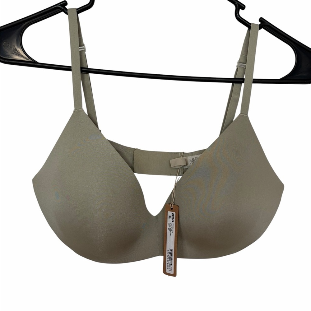 SKIMS Wireless Form Push Up Bra – NWT | Talc | Size 36C